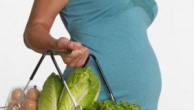 Що не можна їсти вагітним під час вагітності: список продуктів заборонений на ранніх термінах